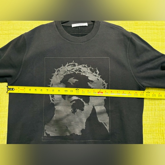 GIVENCHY STUNNING TONAL JESUS Men XL Brand New sweatshirt. - Picture 4 of 5